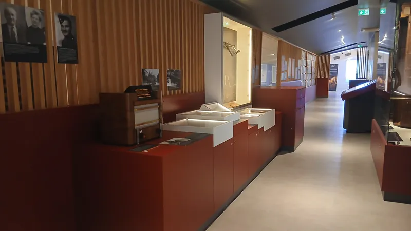 Le poste Radio Londres installé dans le parcours permanent du Musée mémoriel du Lot, à Cahors
